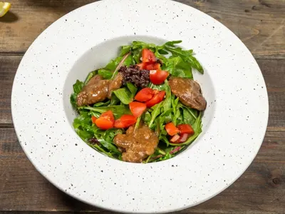 Теплый салат с куриной печенью